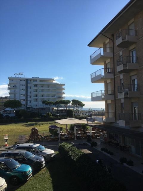 Residence Zeta - Walterigato Apartments Solo Per Famiglie Лидо-ди-Езоло Экстерьер фото